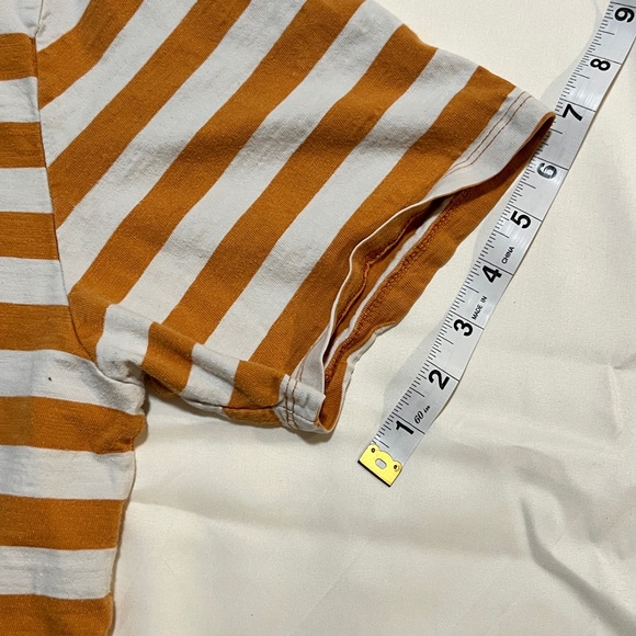 Vintage Y2K/90s Embroidered Guess T-Shirt Mustard Yellow/White Size Large - Picture 8 of 9